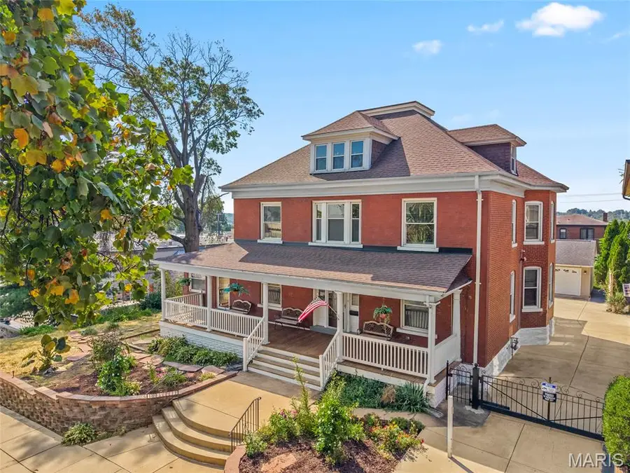 6120 Victoria Avenue, Saint Louis, MO 63139 - #2