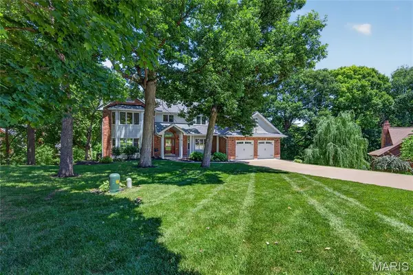 4 Woodford Place, St Charles, MO 63301