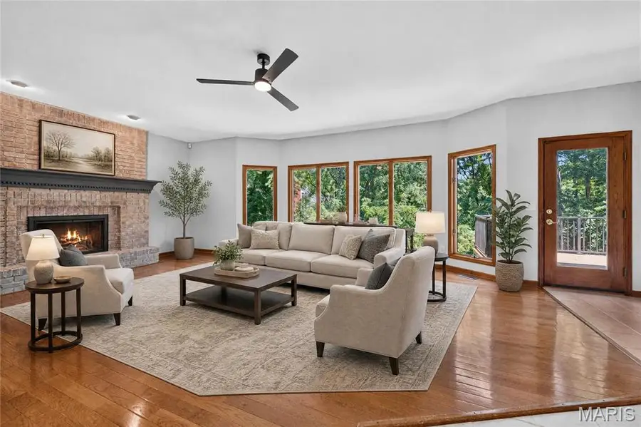 4 Woodford Place, Saint Charles, MO 63301 - #3