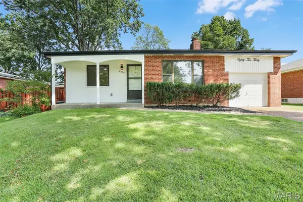 8230 Villaton Drive, St Louis, MO 63123