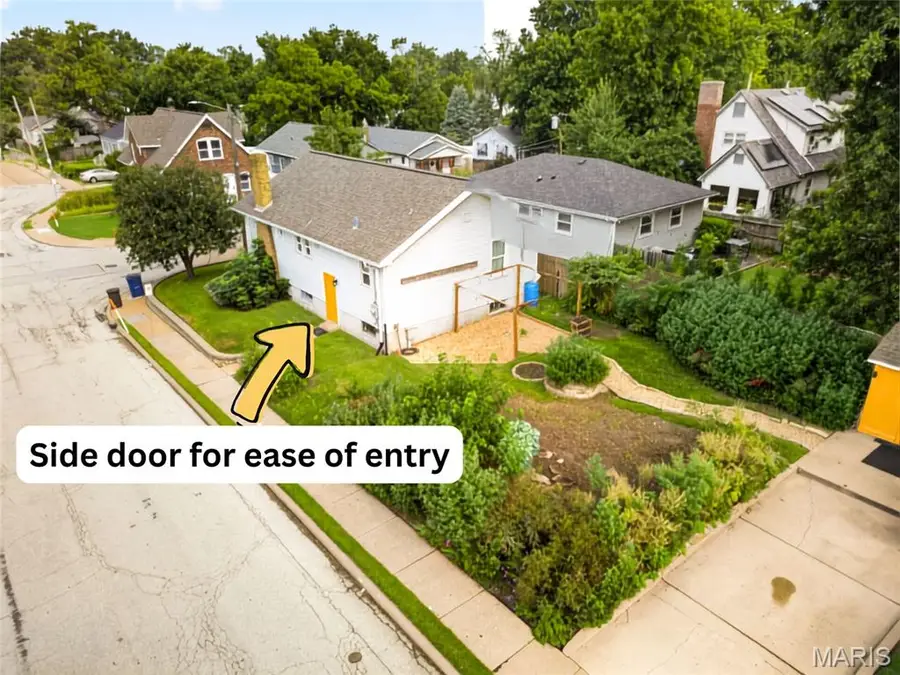 2556 Oakland Avenue, Saint Louis, MO 63143 - #2