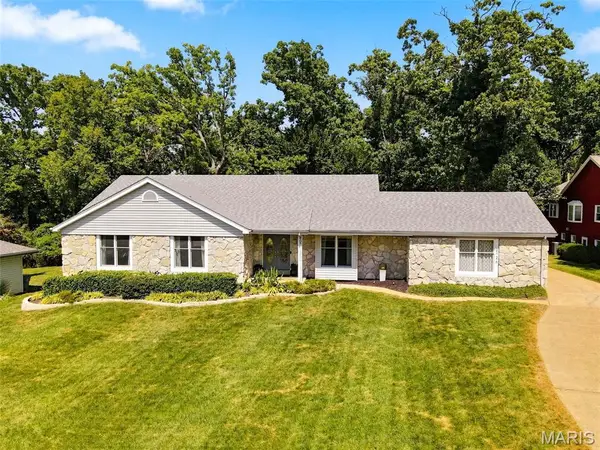 2126 Park Forest Drive, Chesterfield, MO 63017