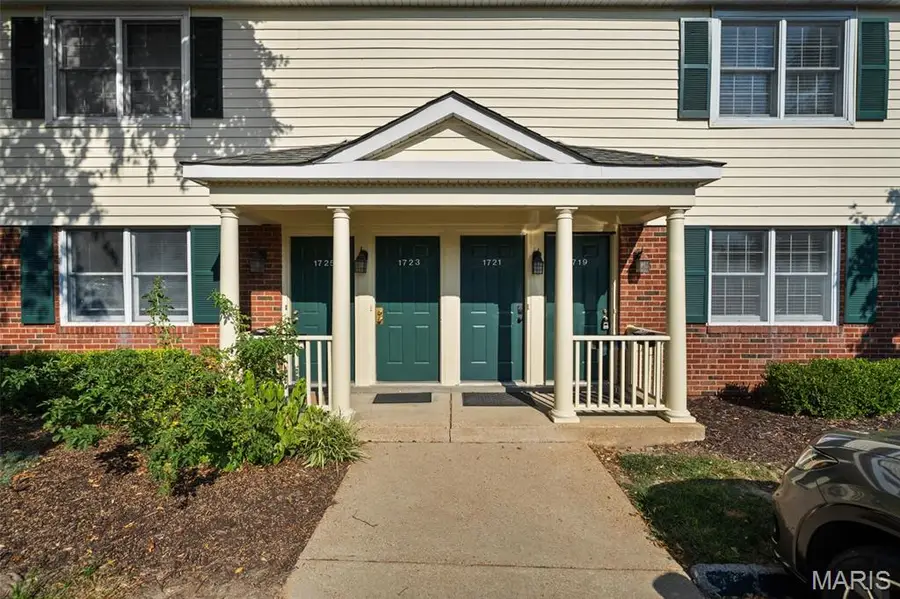 1719 Canary Cove, Brentwood, MO 63144 - #2
