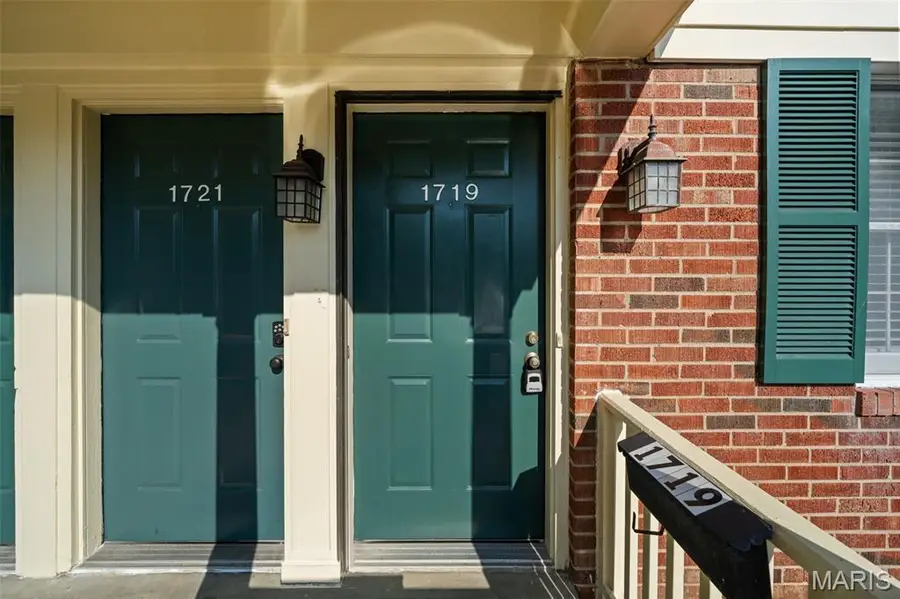 1719 Canary Cove, Brentwood, MO 63144 - #3