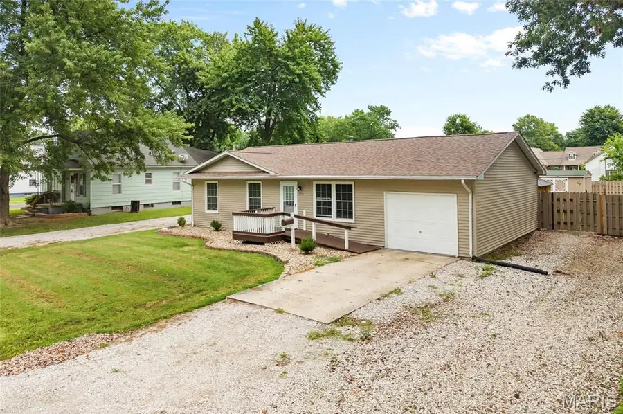1405 Madison Street, Gillespie, IL 62033 - #3