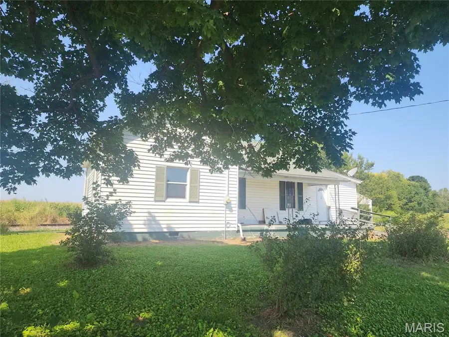 998 N West, Kane, IL 62054 - #2