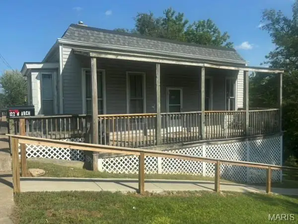 122-124 N Arch Street, Hannibal, MO 63401 - #2