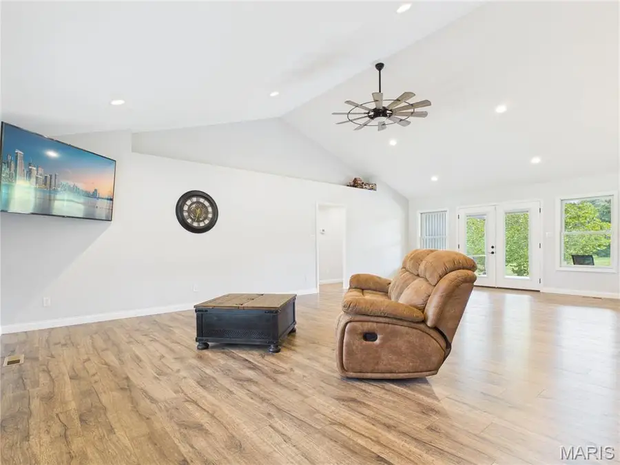 8172 Highway 32, Ste Genevieve, MO 63670 - #2