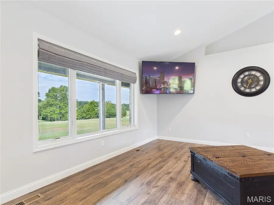 8172 Highway 32, Ste Genevieve, MO 63670 - #3