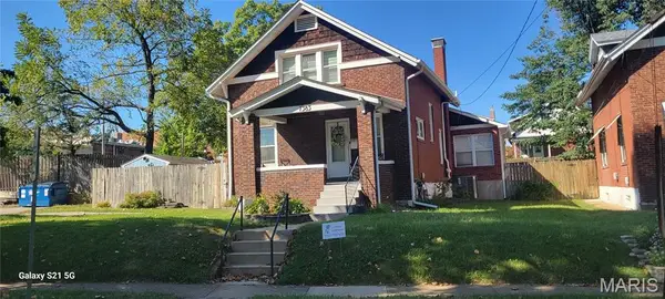 7383 Hazel Avenue, Maplewood, MO 63143