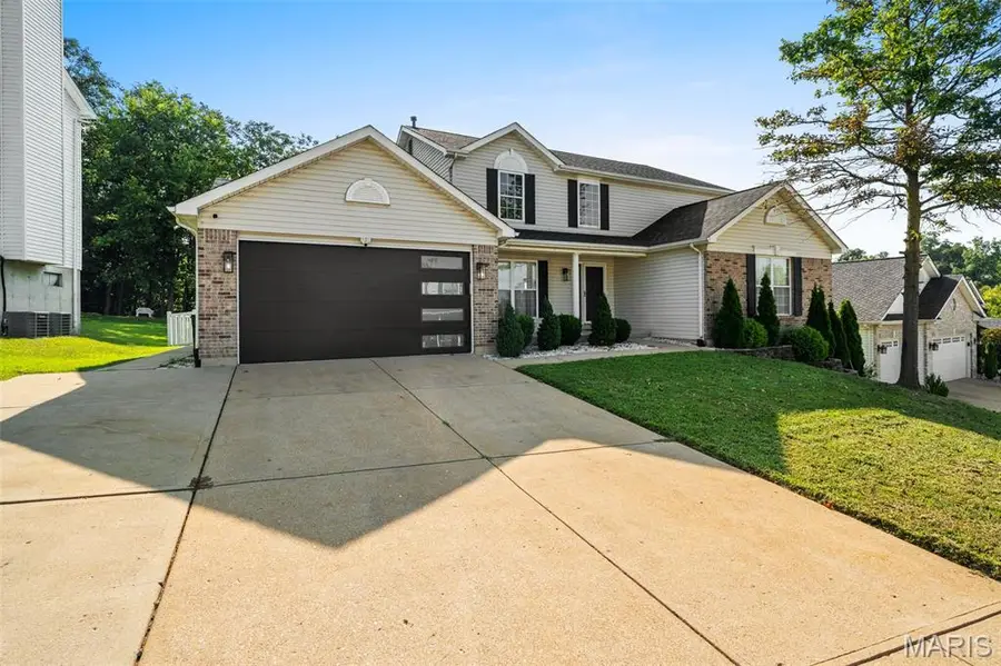 3120 Crystal Lake Drive, Oakville, MO 63129 - #2