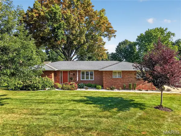 72 Champagne Drive, Lake St Louis, MO 63367