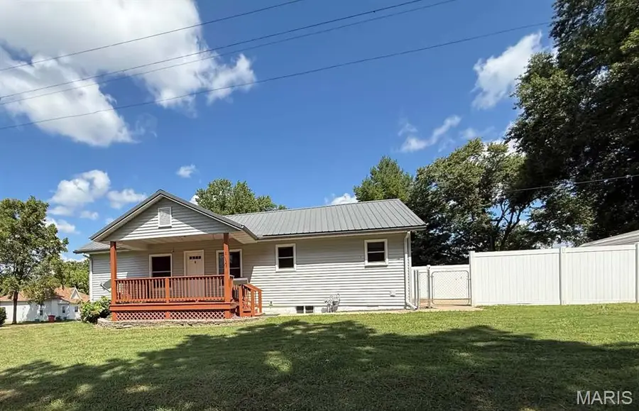 330 S 2nd Street, Vandalia, IL 62471 - #2