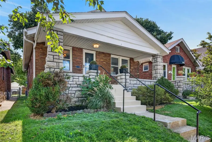 3814 Burgen Avenue, Saint Louis, MO 63116 - #2