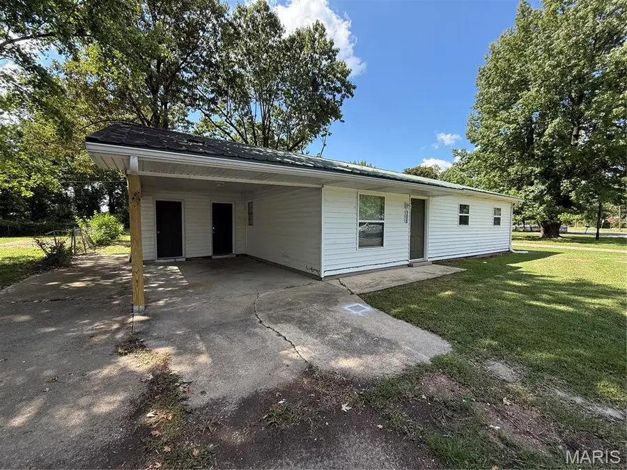 105 Adams Street, Sikeston, MO 63801 - #2