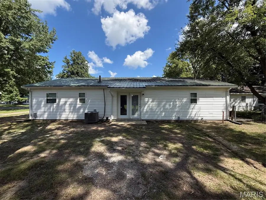 105 Adams Street, Sikeston, MO 63801 - #3