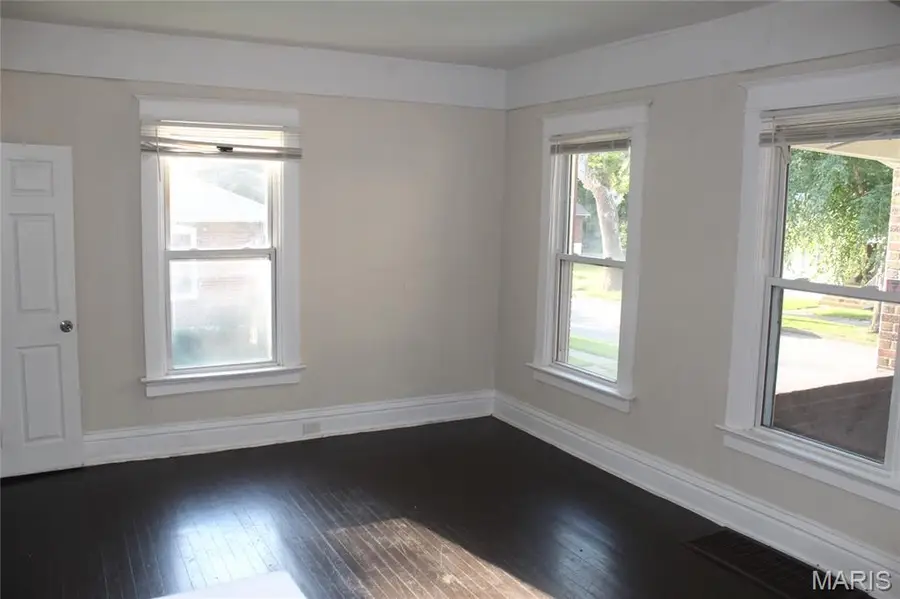 6527 Julian Avenue, Saint Louis, MO 63133 - #3