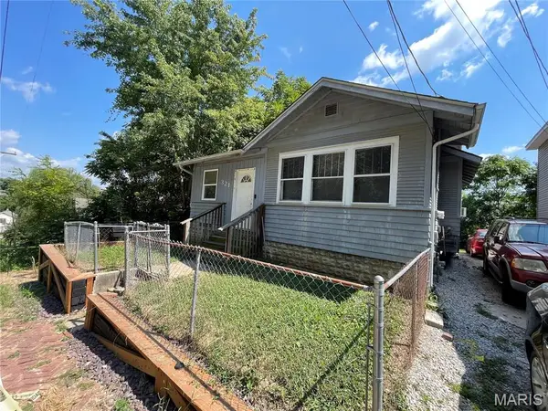321 Dry Street, Alton, IL 62002
