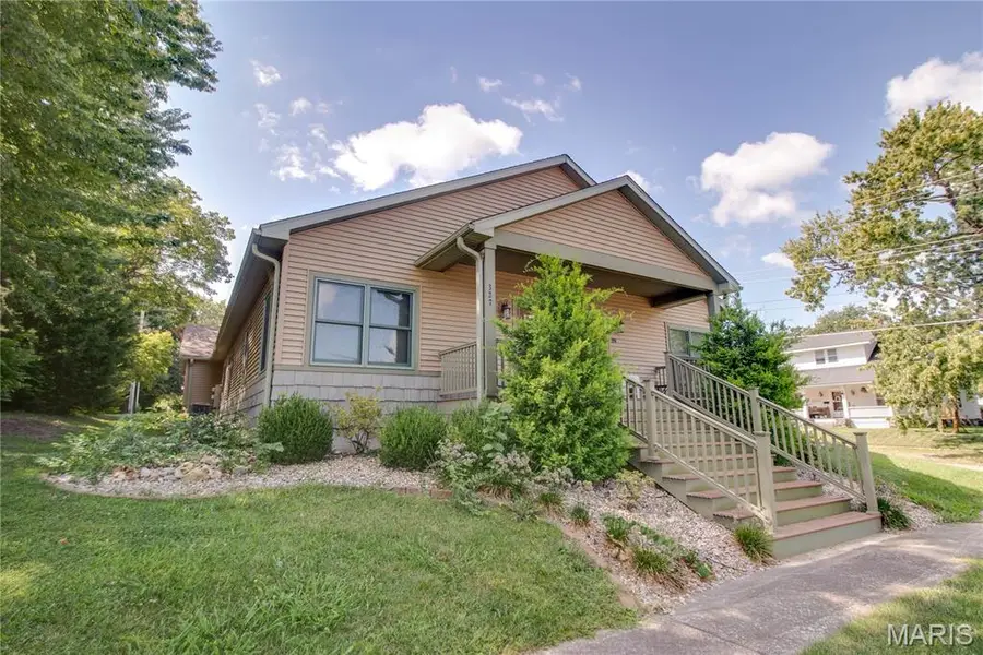 327 W Adams Street, Pittsfield, IL 62363 - #3