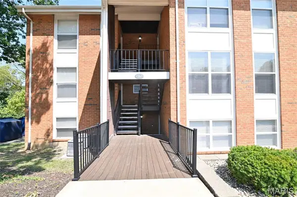 1963 Greenpoint Drive #203, St Louis, MO 63122