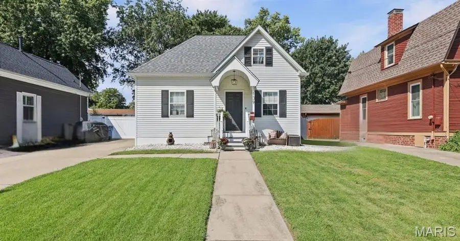 139 Columbia Avenue, Edwardsville, IL 62025 - #2