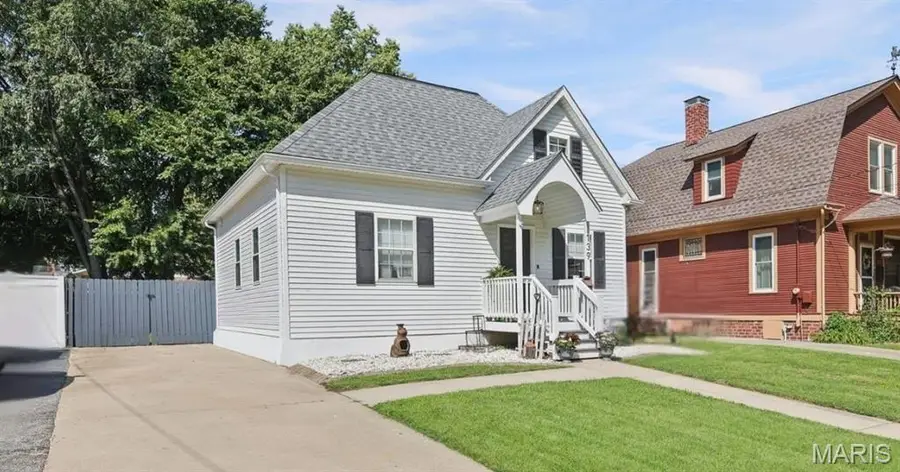 139 Columbia Avenue, Edwardsville, IL 62025 - #3
