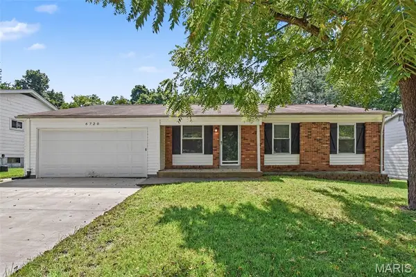 6720 Foxbend Court, Florissant, MO 63033
