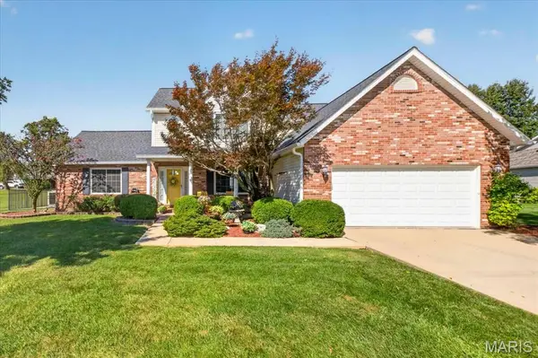 9301 Christopher Lake Drive, Columbia, IL 62236