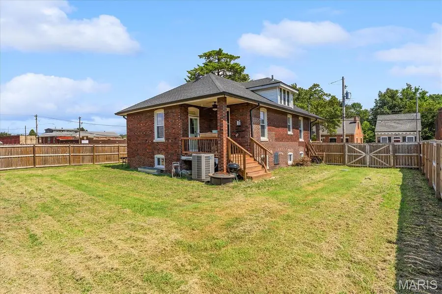 113 Mascoutah Avenue, Belleville, IL 62220 - #2
