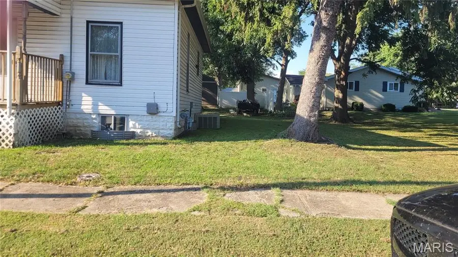 457 E Belleville Street, Nashville, IL 62263 - #2