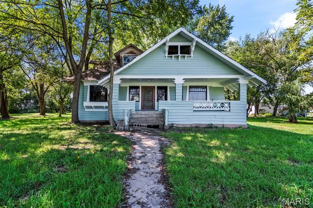 817 S Clinton, Litchfield, IL 62056 - #1