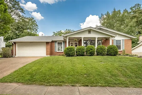 9363 Hazelridge Drive, Sunset Hills, MO 63126