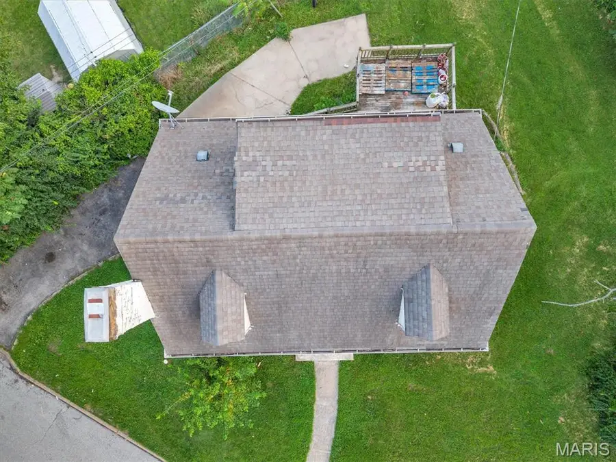 6710 Kenwood Drive, Saint Louis, MO 63121 - #2