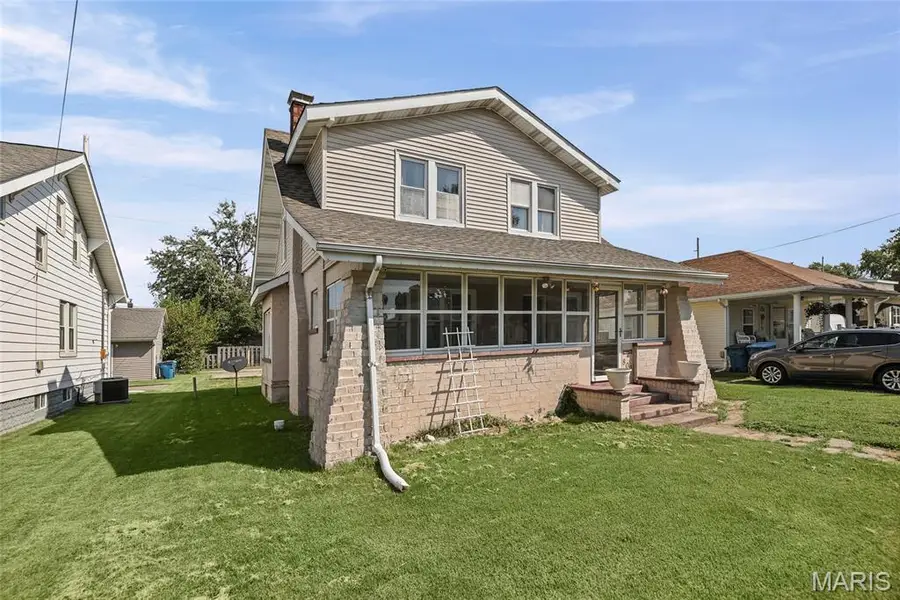 803 E Lorena Avenue, Wood River, IL 62095 - #3