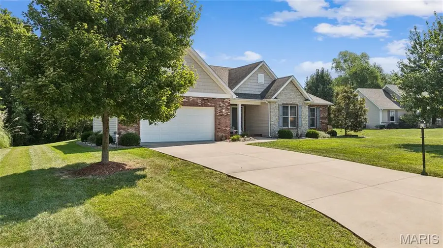 4613 Valleydale Road, Godfrey, IL 62035 - #2
