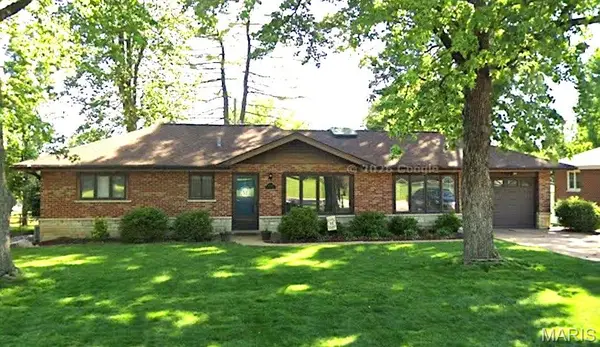 8845 Fox Park Drive, Crestwood, MO 63126