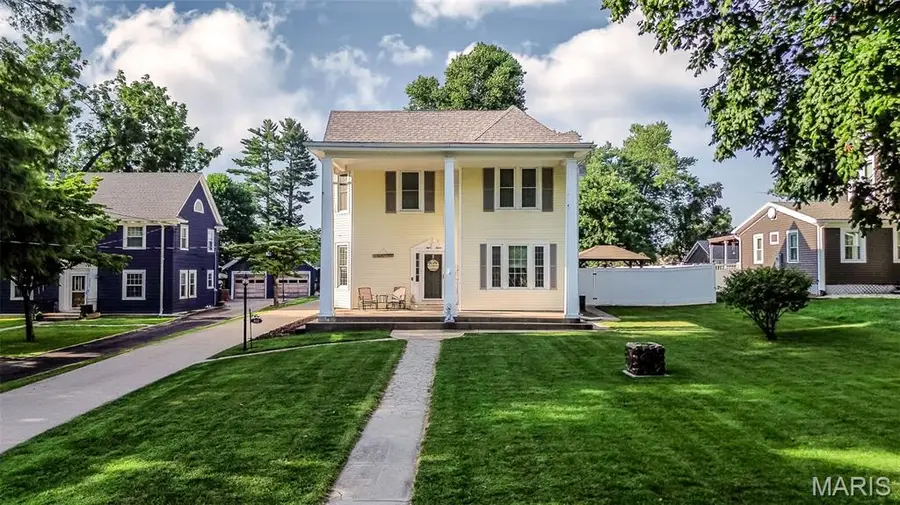 812 E Washington Street, Pittsfield, IL 62363 - #2