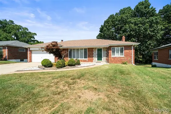 10609 Knollshire Drive, Affton, MO 63123