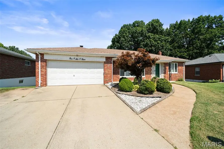 10609 Knollshire Drive, Affton, MO 63123 - #3