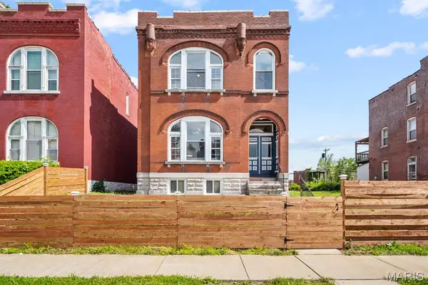 2032 E Adelaide Avenue, St Louis, MO 63107