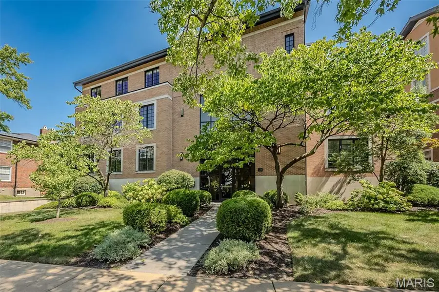 31 Brighton Way #2B, Clayton, MO 63105 - #3