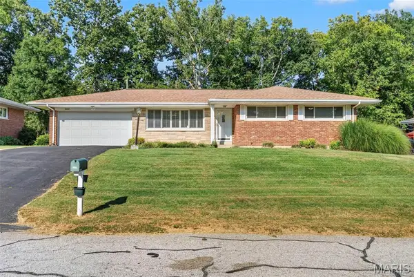8848 Red Oak Drive, Crestwood, MO 63126