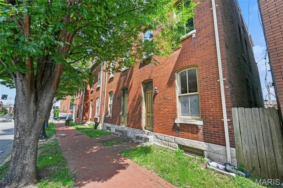 1704 S Tucker Boulevard, Saint Louis, MO 63104 - #2