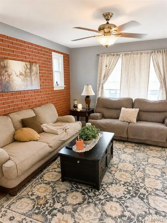 227 W Loretta Avenue, Saint Louis, MO 63125 - #3