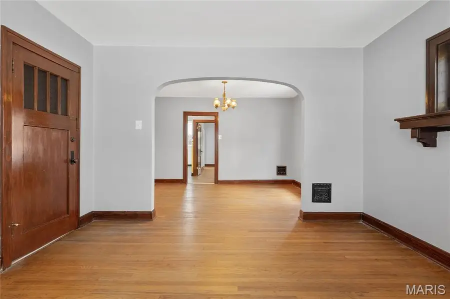4932 Pernod Avenue, Saint Louis, MO 63139 - #2