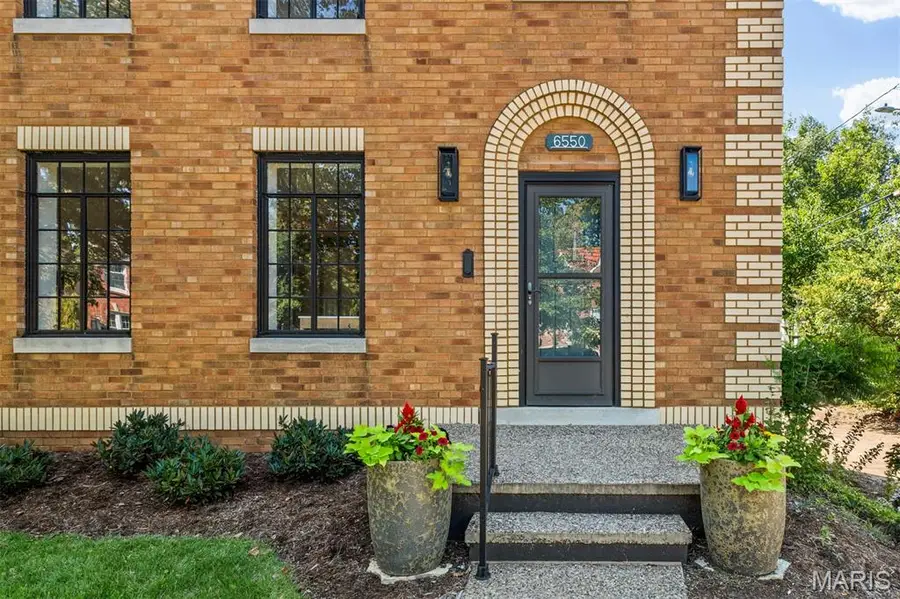 6550 Walsh Street, Saint Louis, MO 63109 - #2