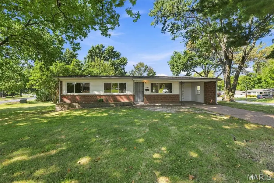 2540 Churchill Downs, Florissant, MO 63033 - #2