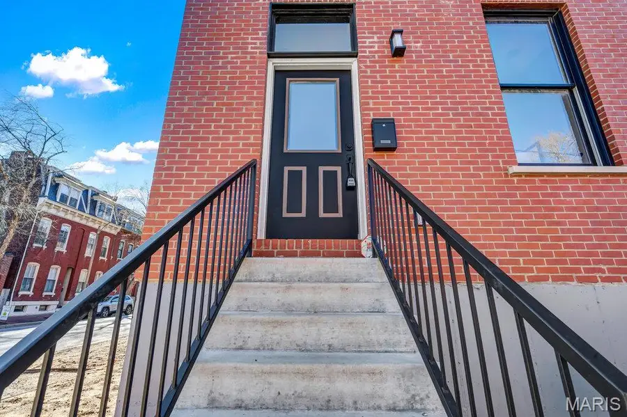 1000 Barton Street, Saint Louis, MO 63104 - #3