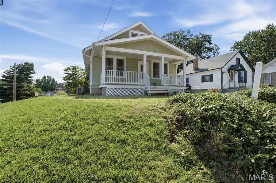 201 Perry Street, Saint Charles, MO 63301 - #3