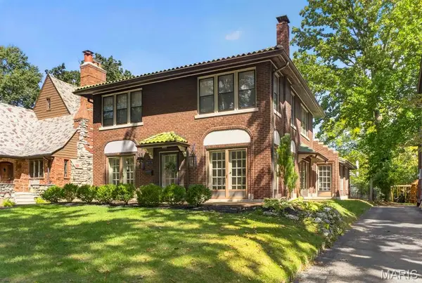 7035 Forsyth Boulevard, University City, MO 63105